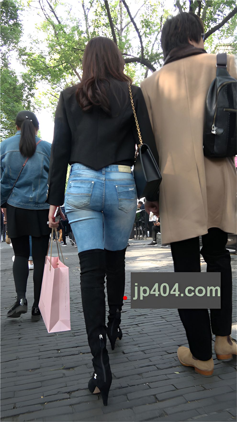 黑色高靴蓝牛仔[2.53G/MP4]