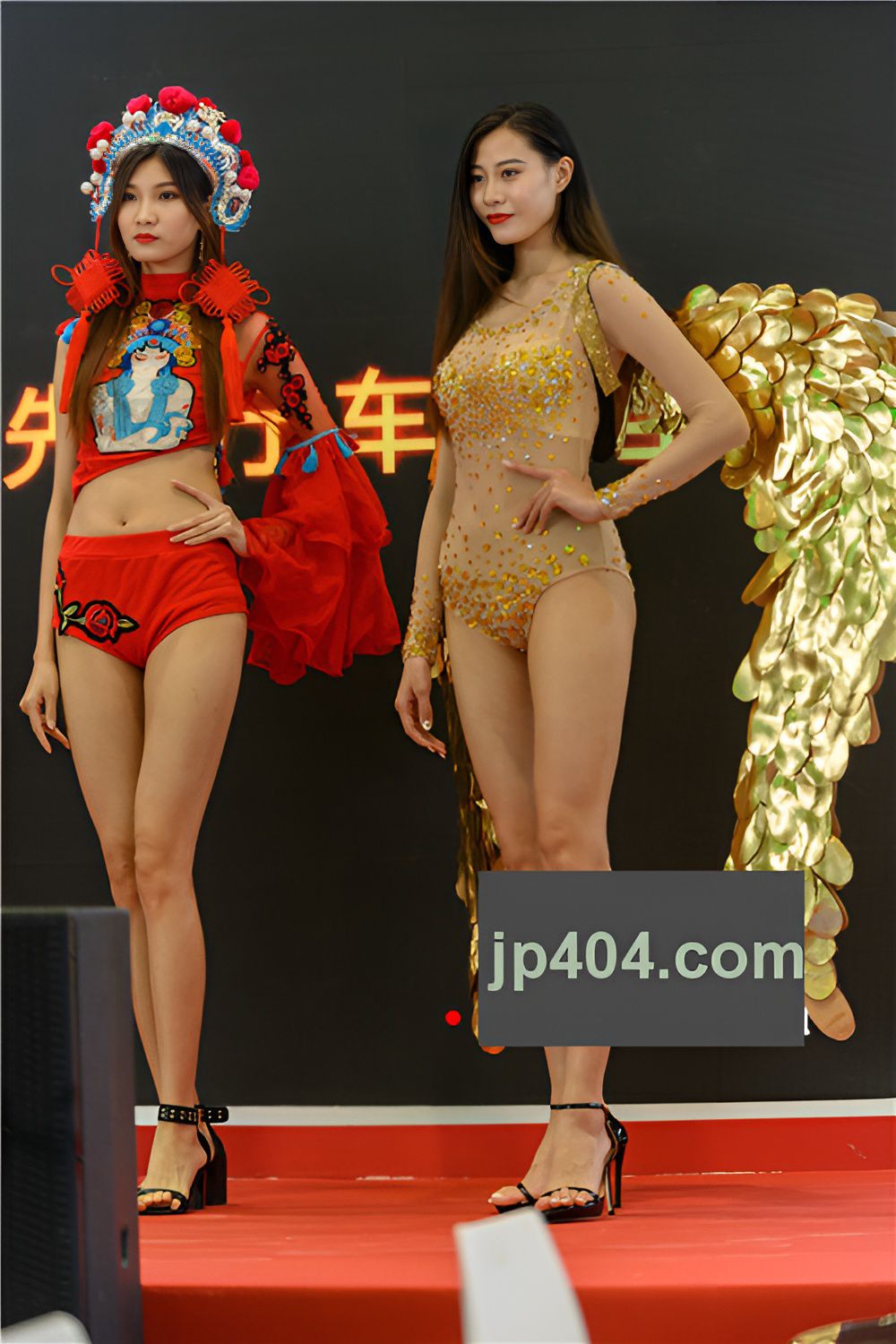 性感的模特小姐姐(28P)[392M/JPG]