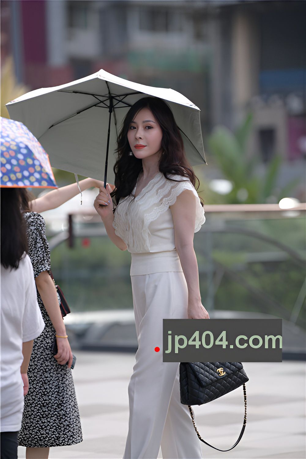 漂亮的气质美女(82P)[997M/JPG]