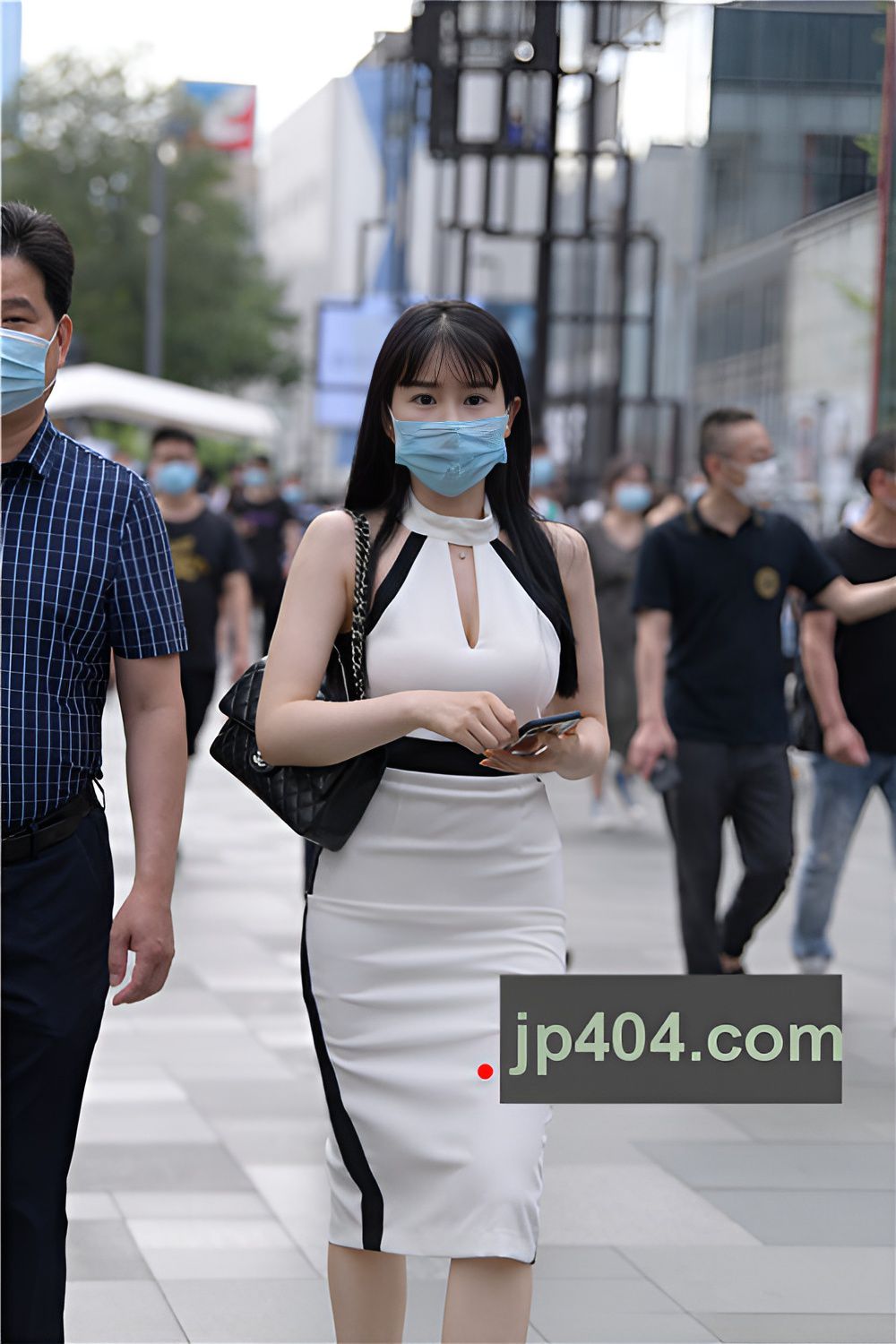 白色包臀裙美女(44P)[937M/JPG]