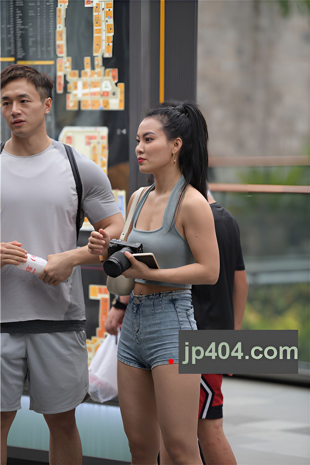 紧身牛仔热裤美女(73P)[934M/JPG]