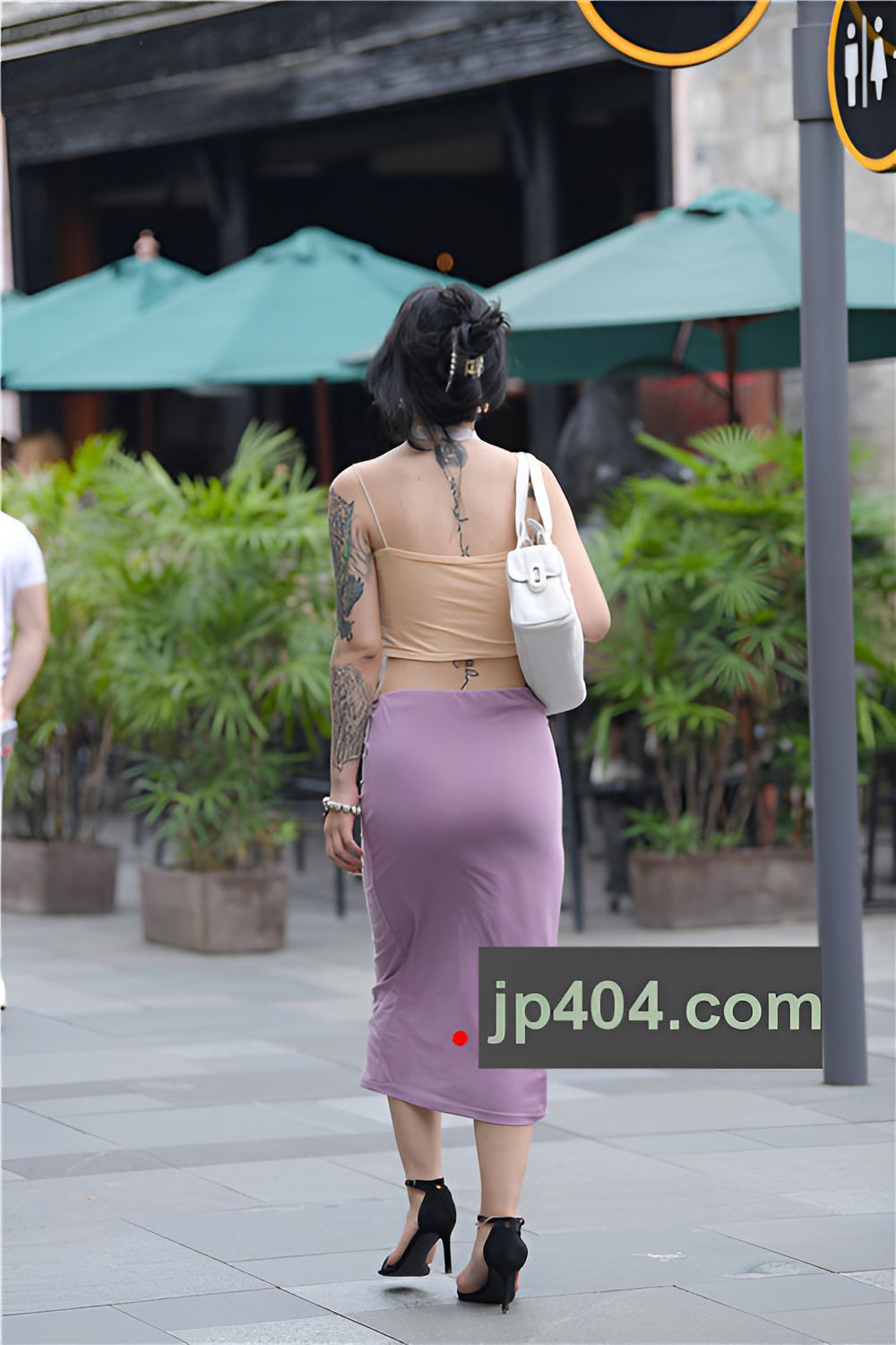 漂亮的包臀裙纹身美女(63P)[663M/JPG]