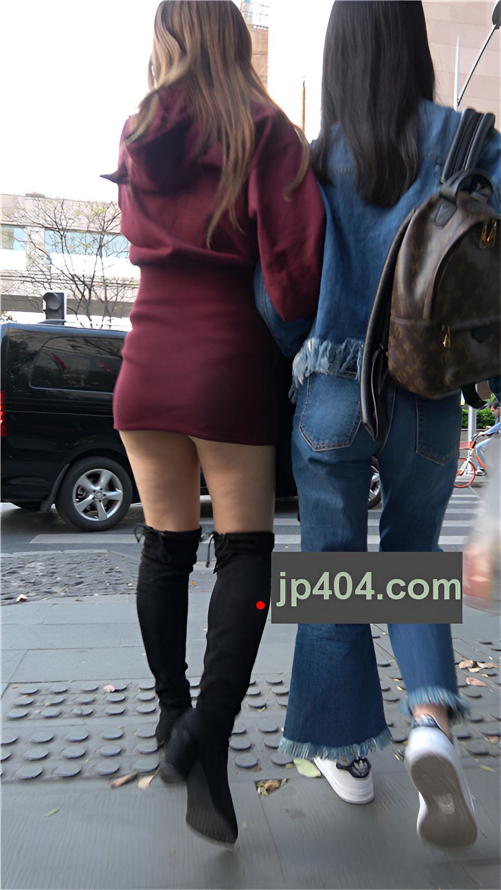 黑色高靴连体裙美女[2.14G/MP4]
