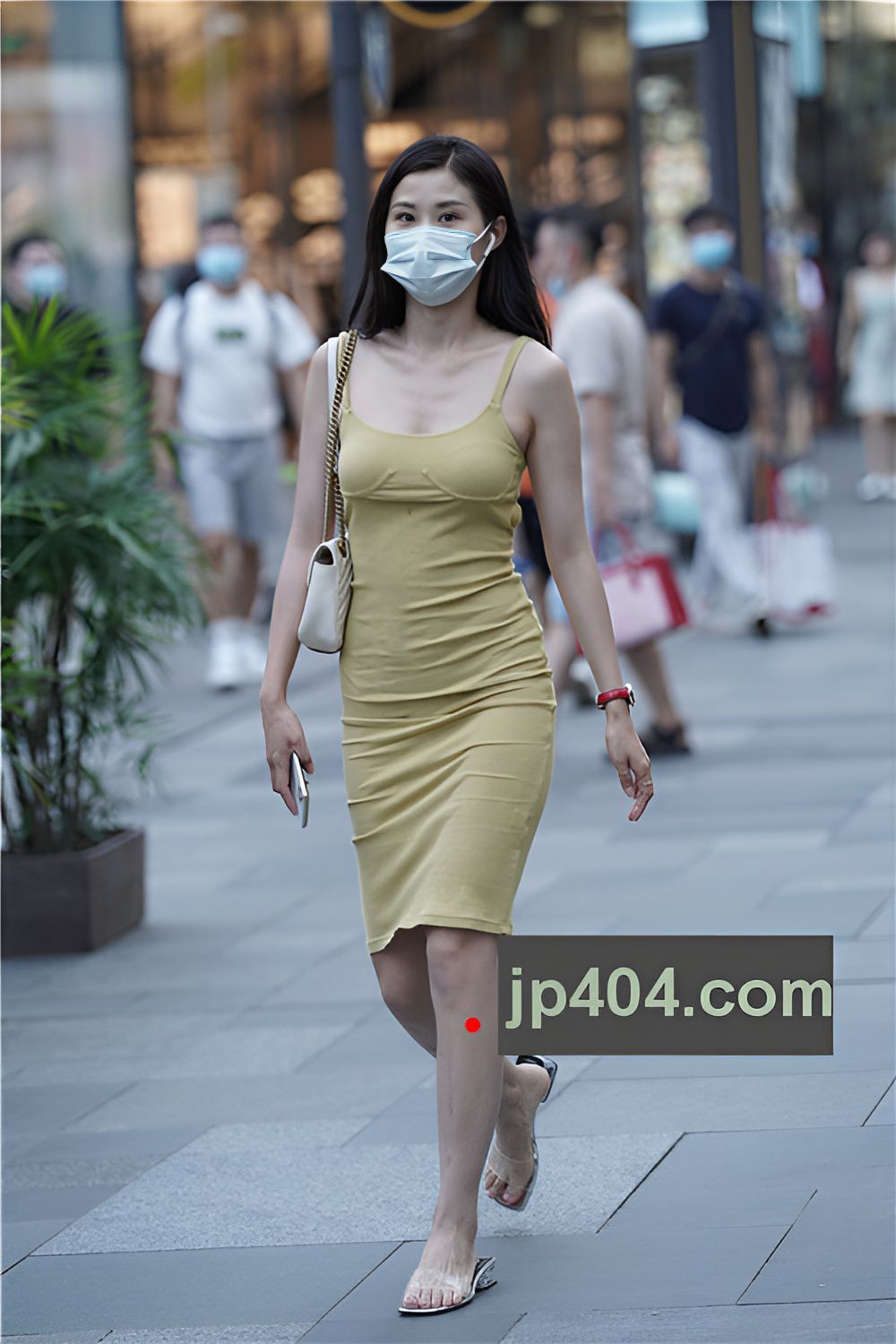 吊带长裙美女(59P)[688M/JPG]