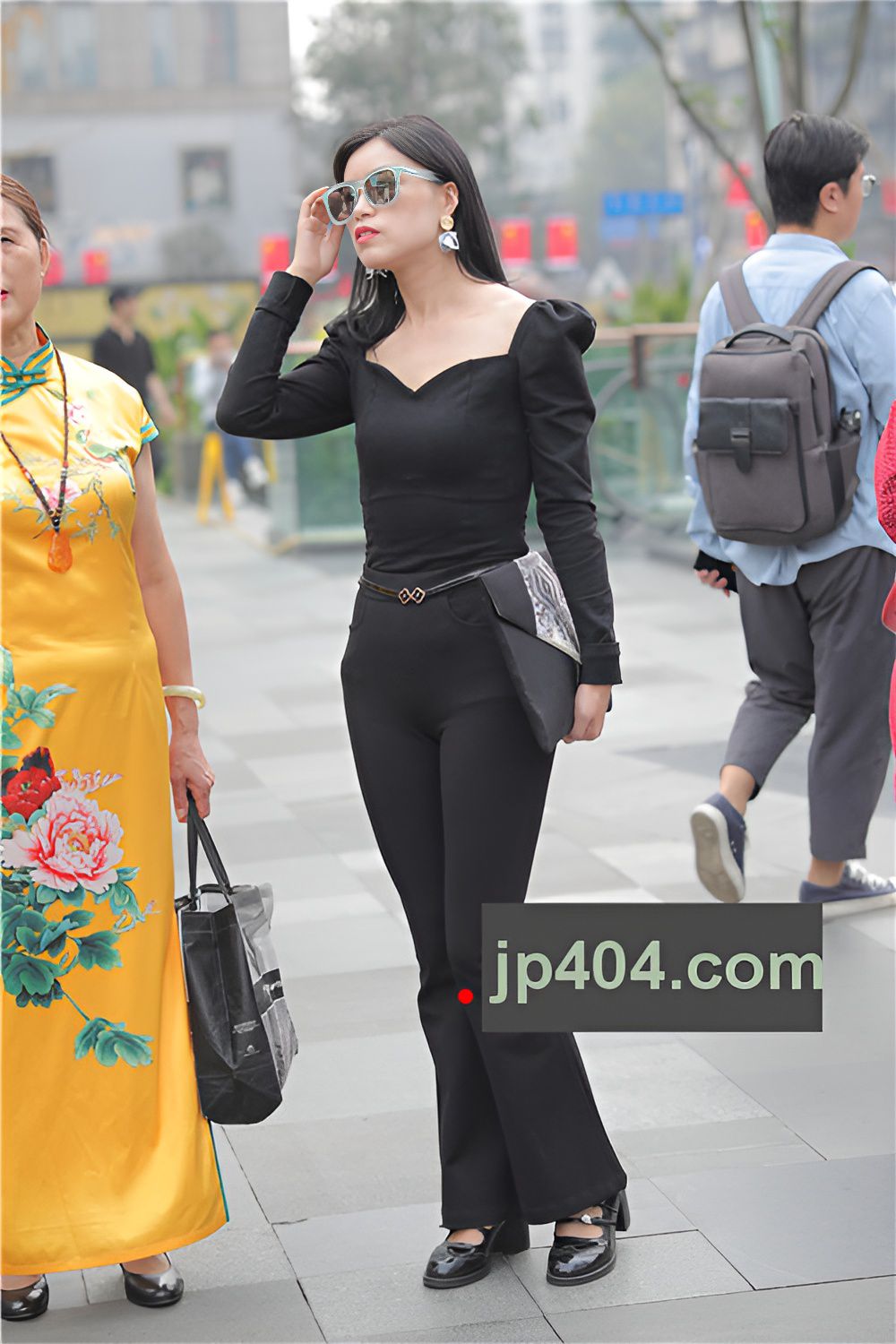 黑色紧身喇叭裤小姐姐(64P)[486M/JPG]