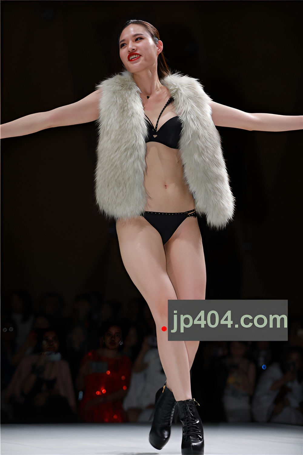 漂亮的模特妹子(61P)[313M/JPG]