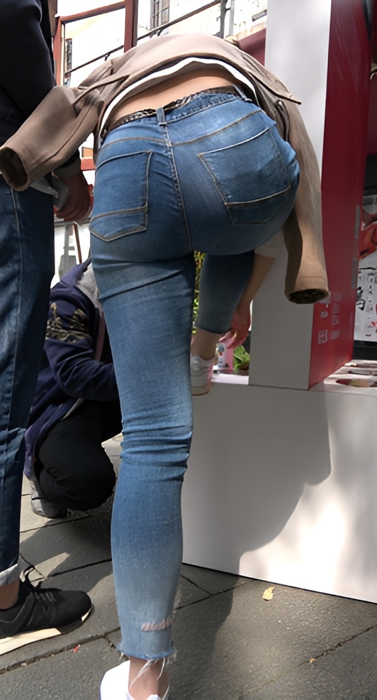 漂亮的牛仔裤小姐姐[2G/MP4]