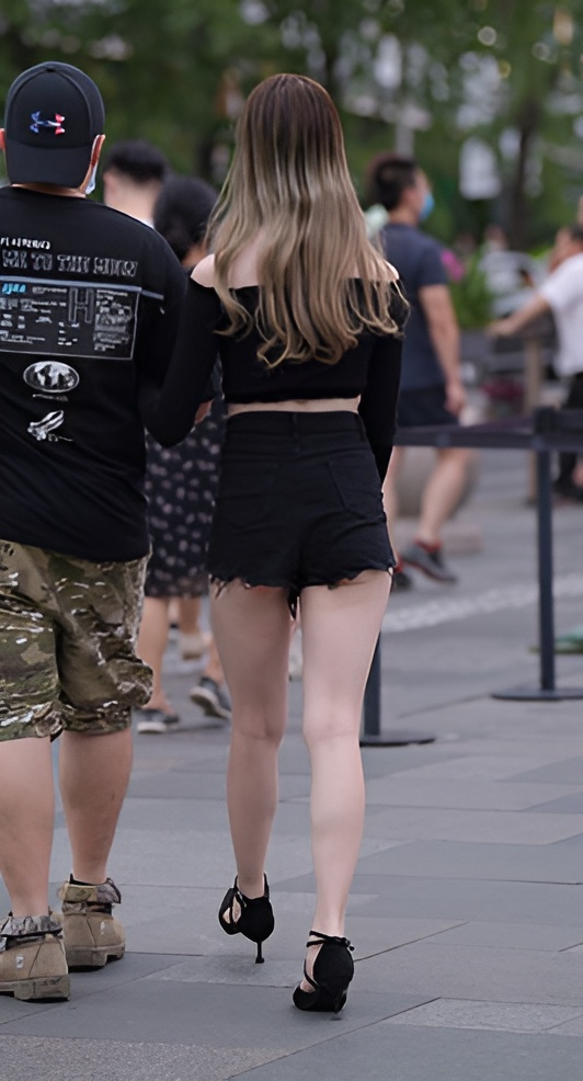 黑色热裤妹子(37P)[1.09G/JPG]