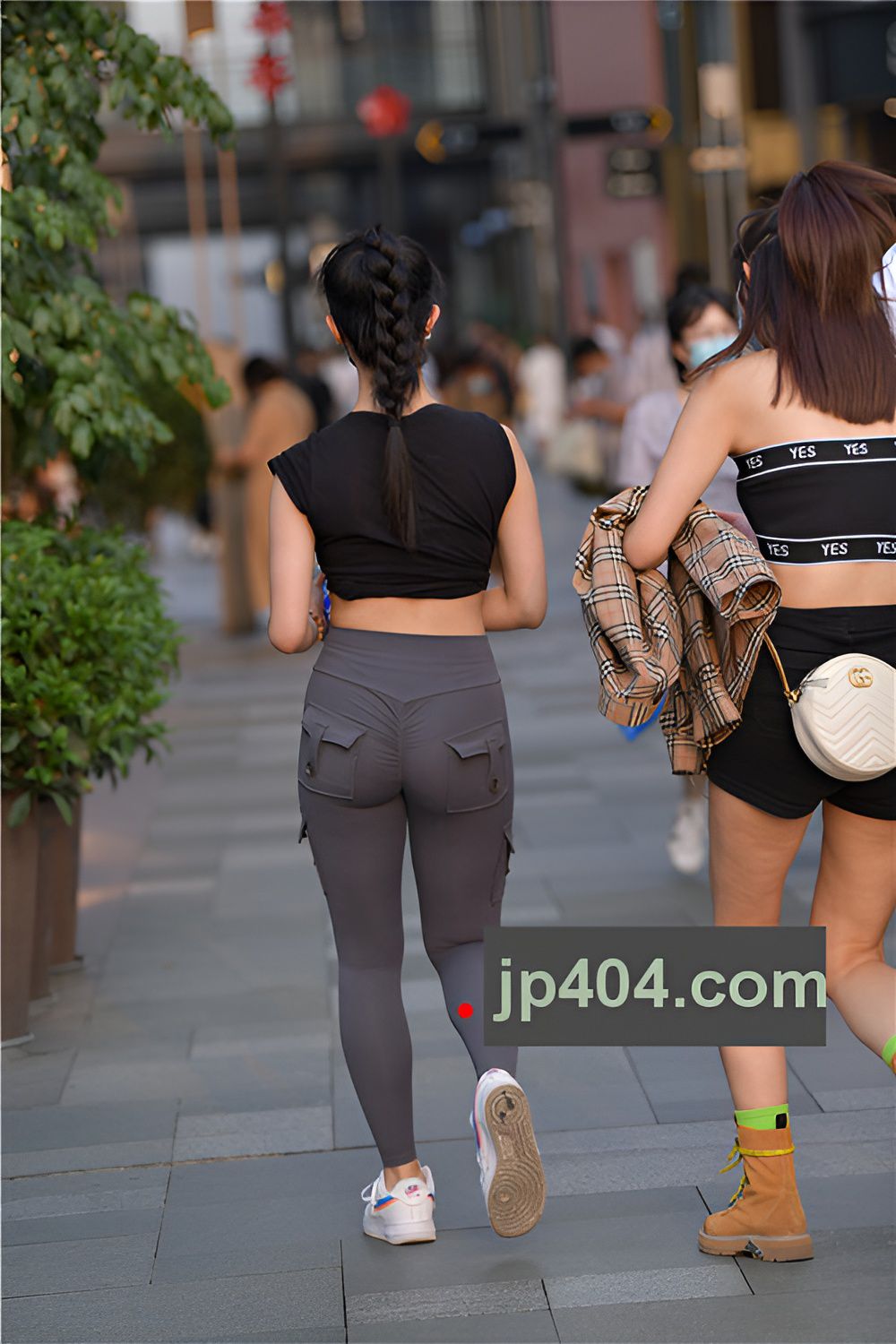 紧身裤小姐姐(61P)[1.09G/JPG]