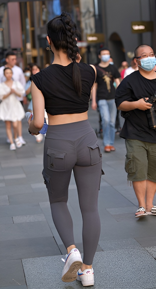 紧身裤小姐姐(61P)[1.09G/JPG]