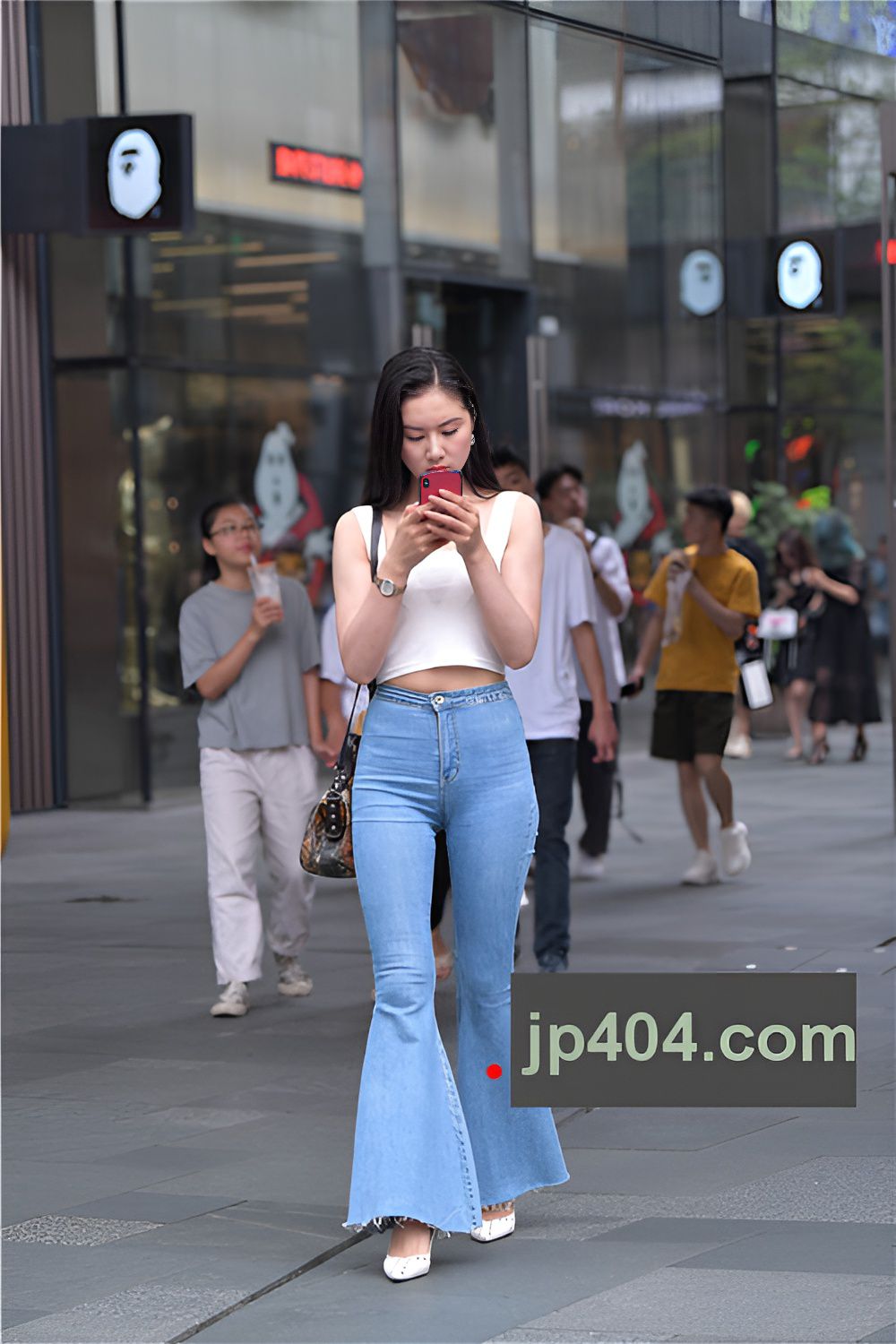 紧身牛仔喇叭裤小姐姐(122P)[2.65G/JPG]