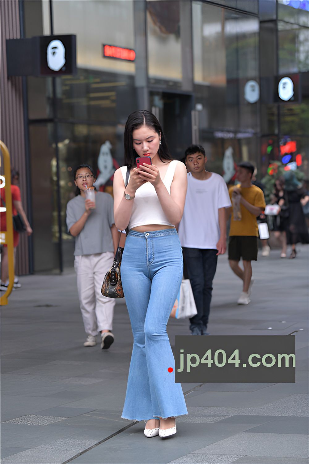 紧身牛仔喇叭裤小姐姐(122P)[2.65G/JPG]