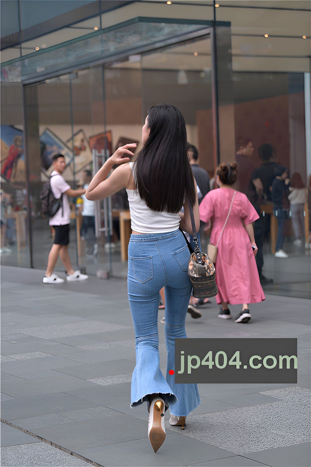 紧身牛仔喇叭裤小姐姐(122P)[2.65G/JPG]