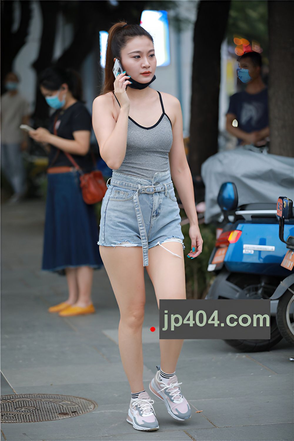 漂亮的热裤小姐姐(53P)[624M/JPG]