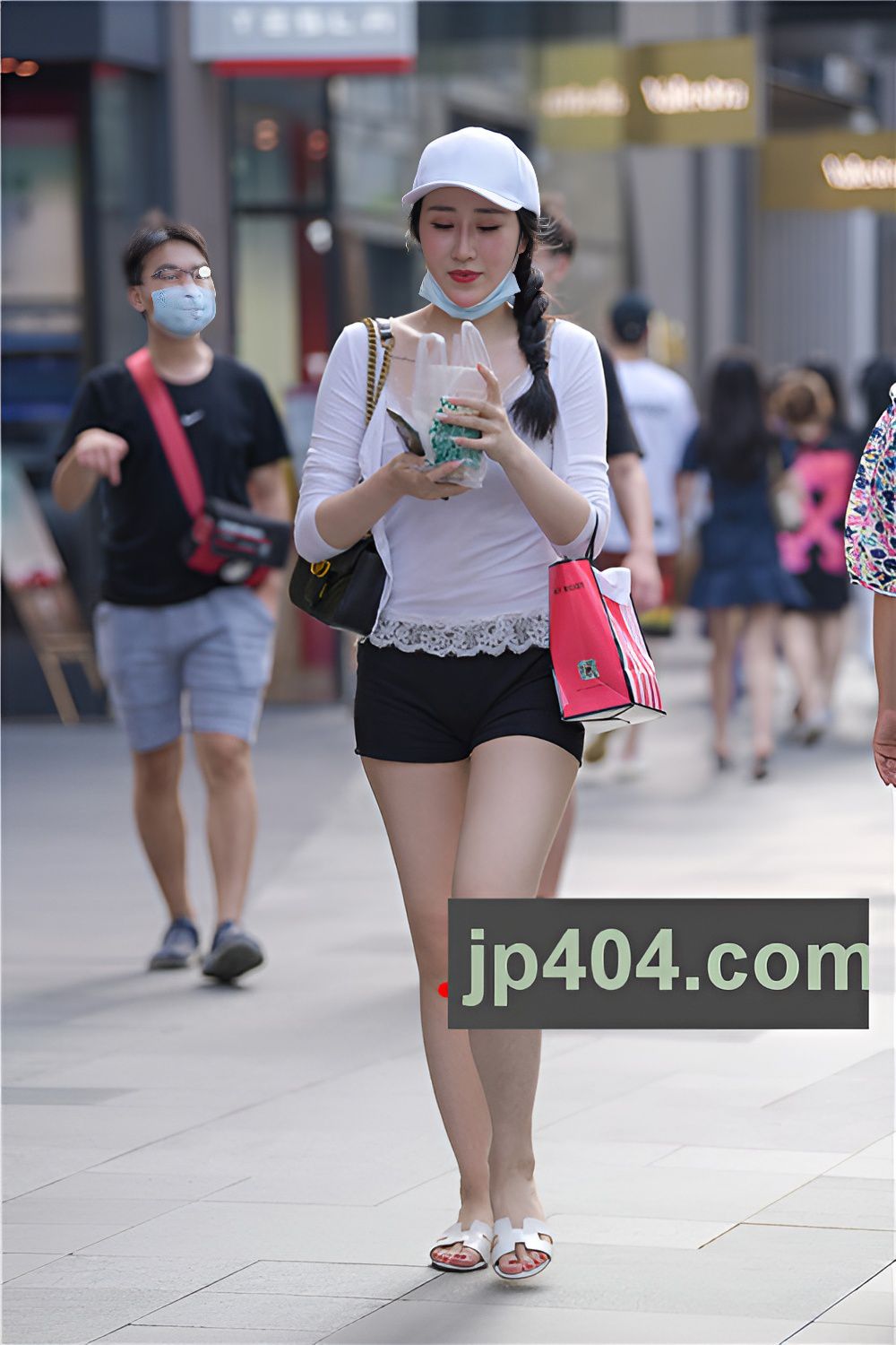 黑色短裤美女(102P)[1.54G/JPG]