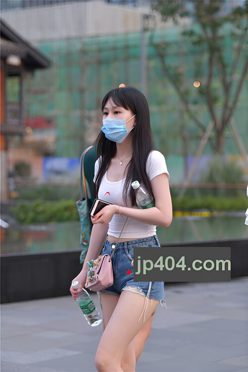 热裤牛仔美女(69P)[1.51G/JPG]