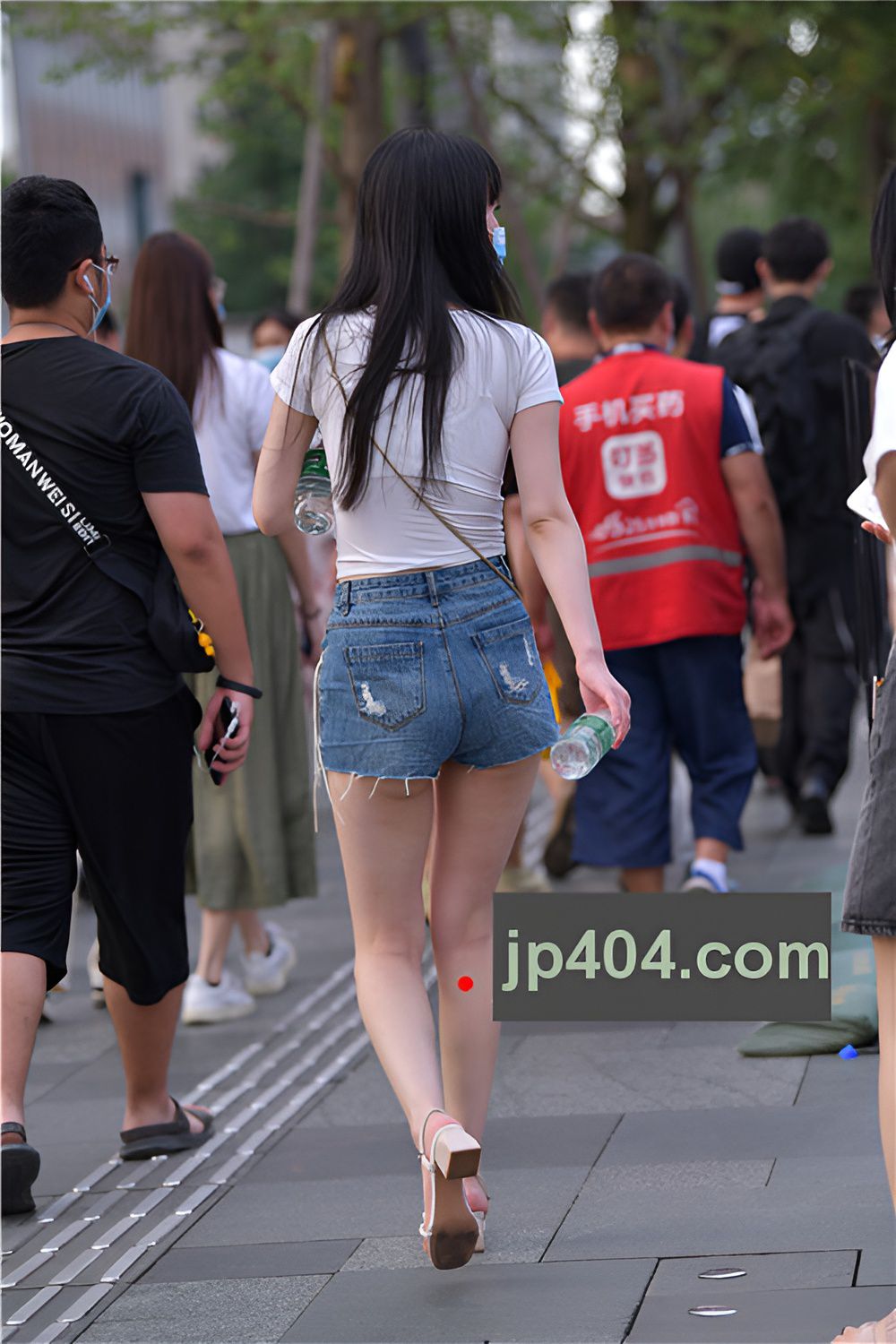 热裤牛仔美女(69P)[1.51G/JPG]