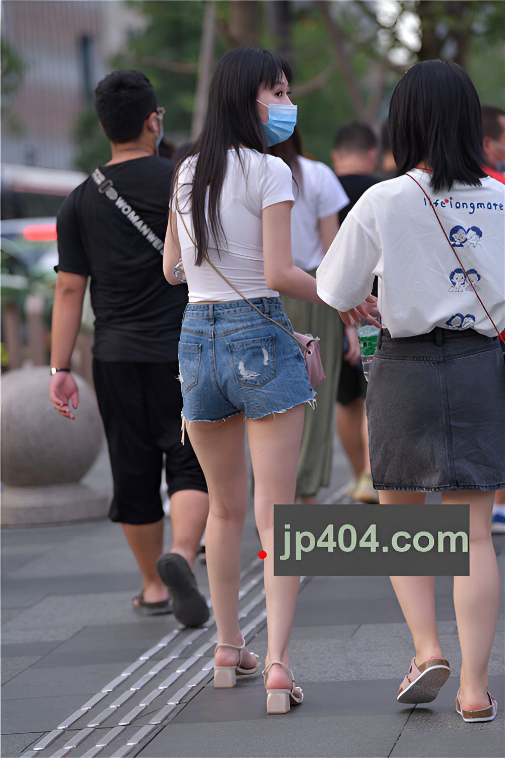 热裤牛仔美女(69P)[1.51G/JPG]