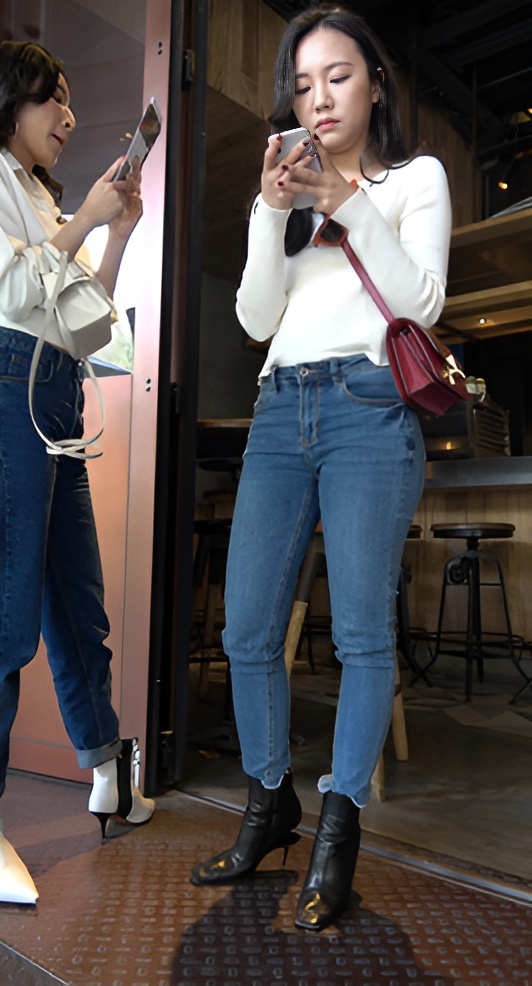 蓝色牛仔裤美女[2.01G/MP4]