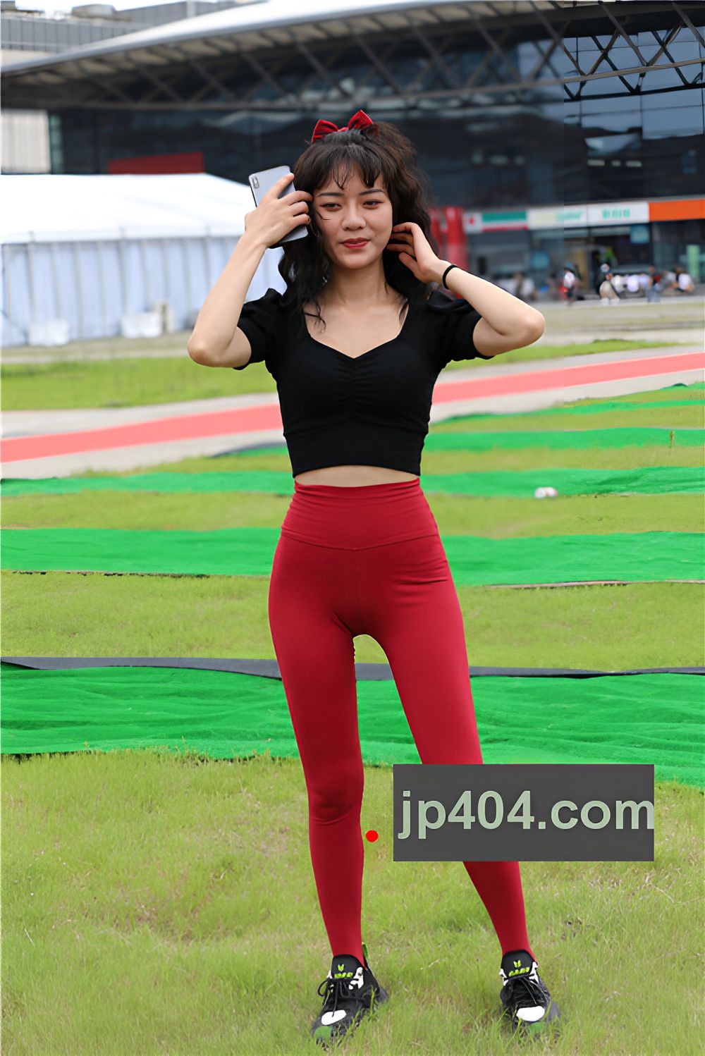 红色瑜伽裤小姐姐(20P)[387M/JPG]