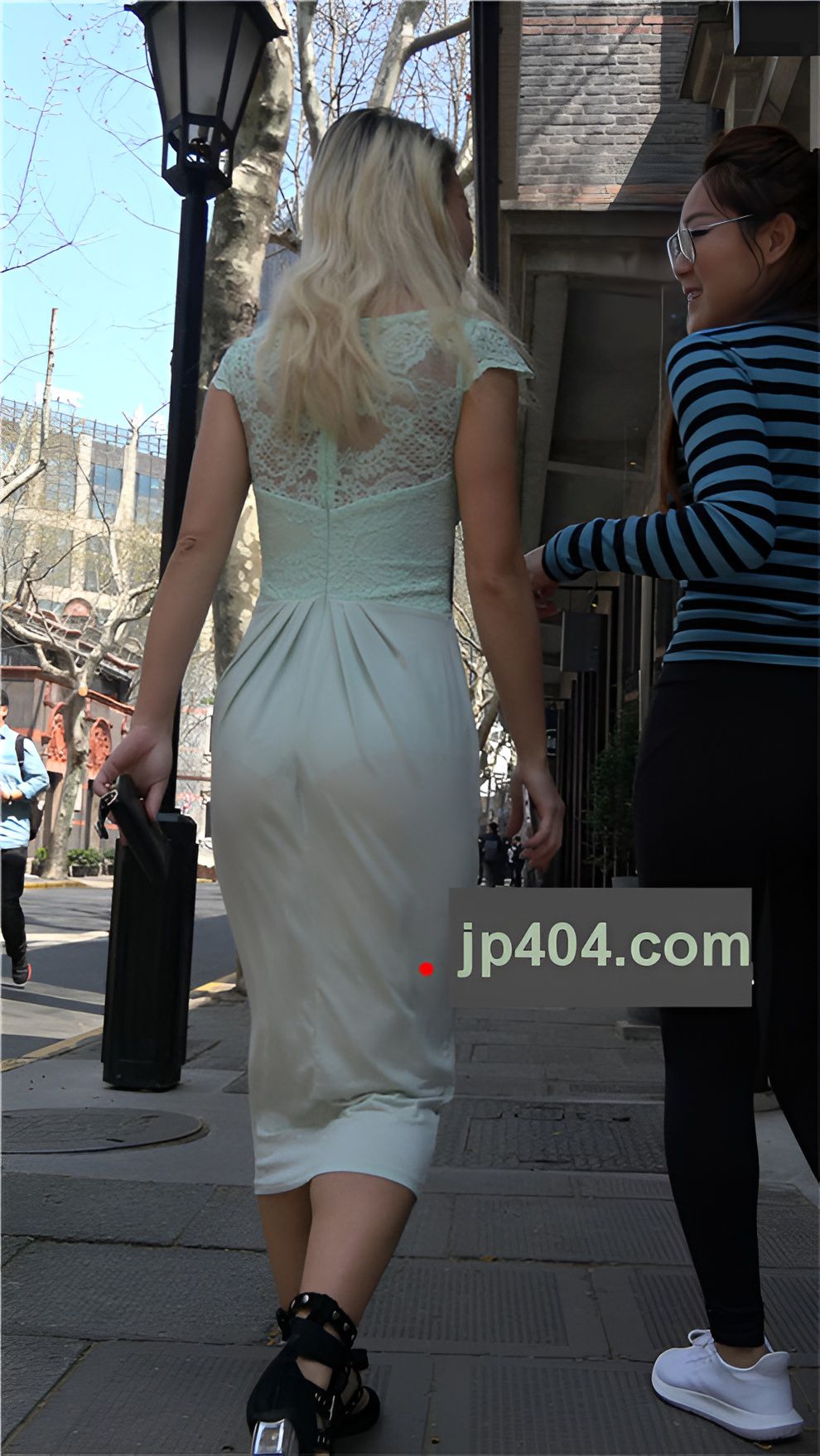 黑色紧身裤[2.64G/MP4]