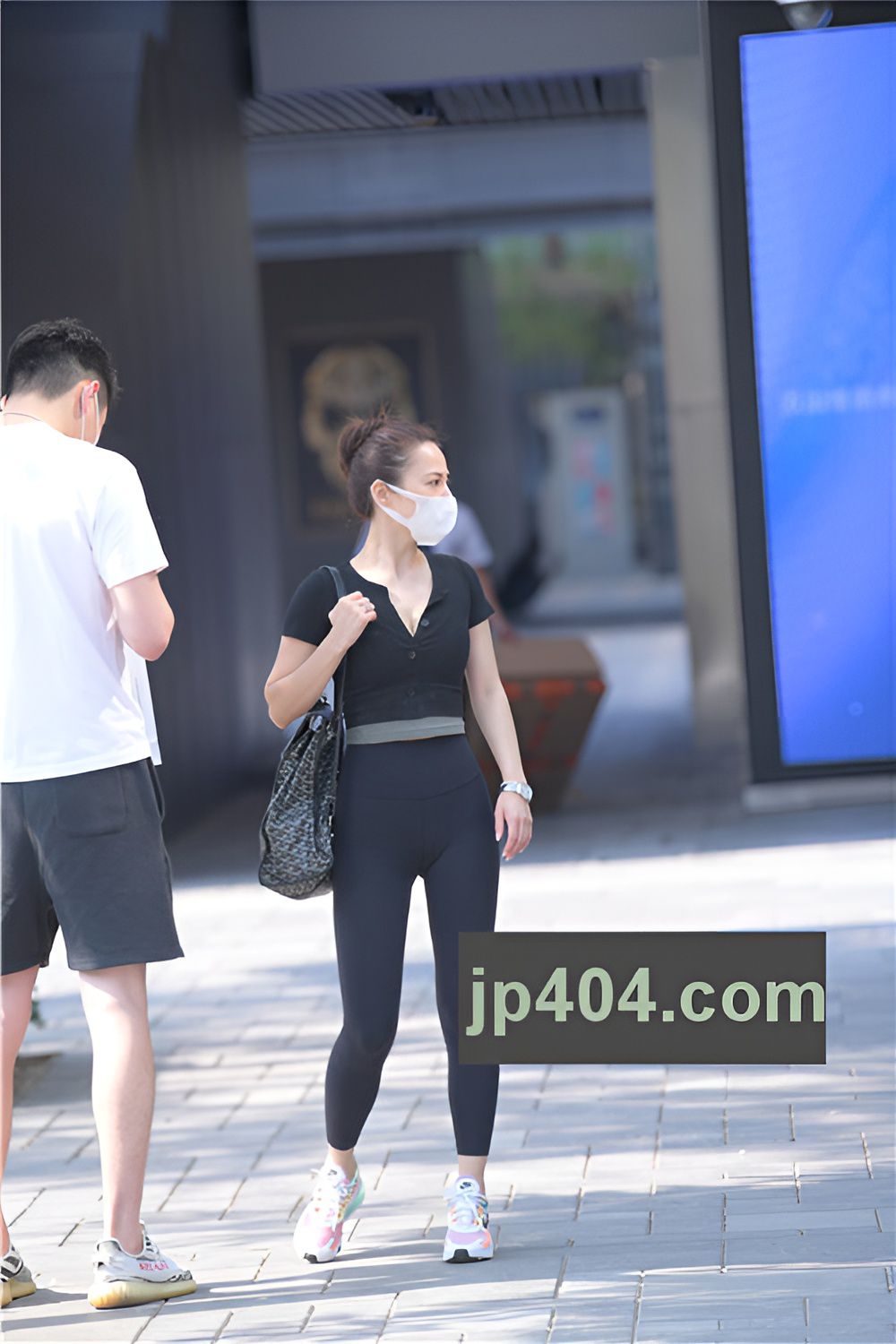 黑色瑜伽裤妹子(51P)[1.14G/JPG]