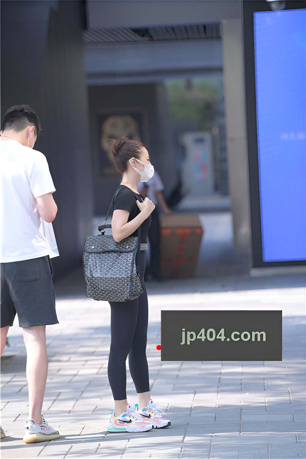 黑色瑜伽裤妹子(51P)[1.14G/JPG]