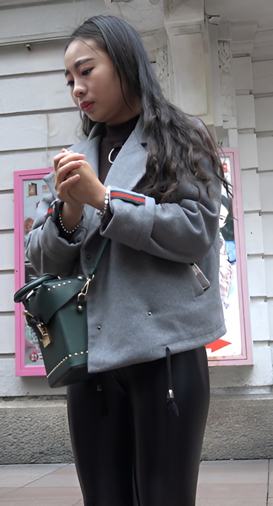 漂亮的黑色皮裤美女[2.5G/MP4]