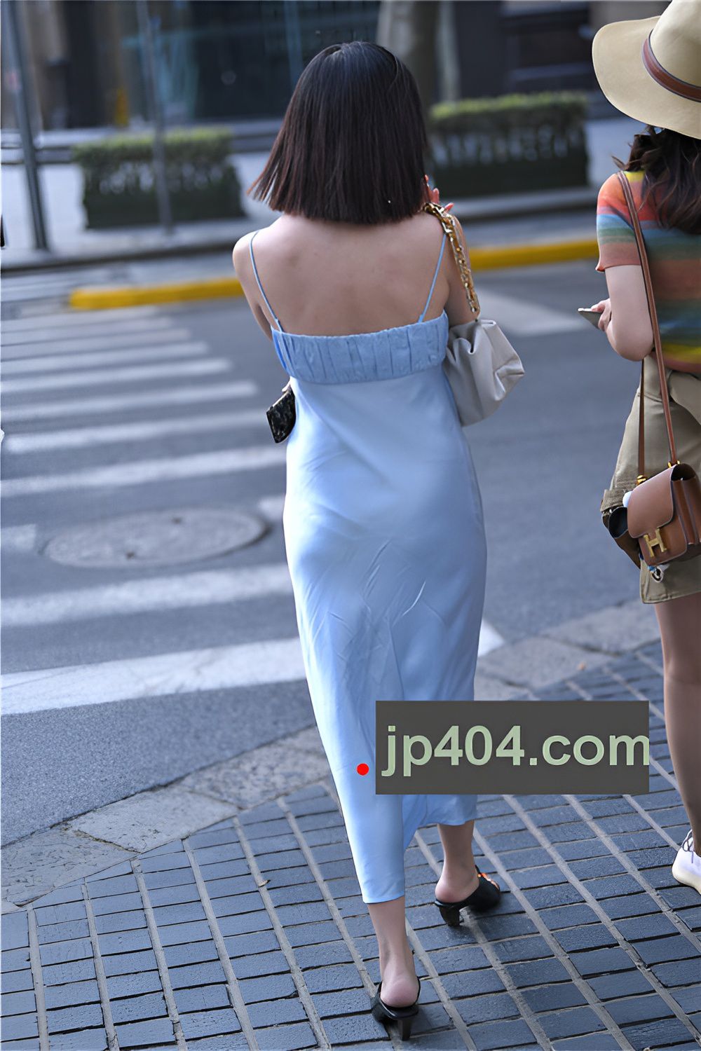 吊带长裙美女(86P)[2.18G/JPG]