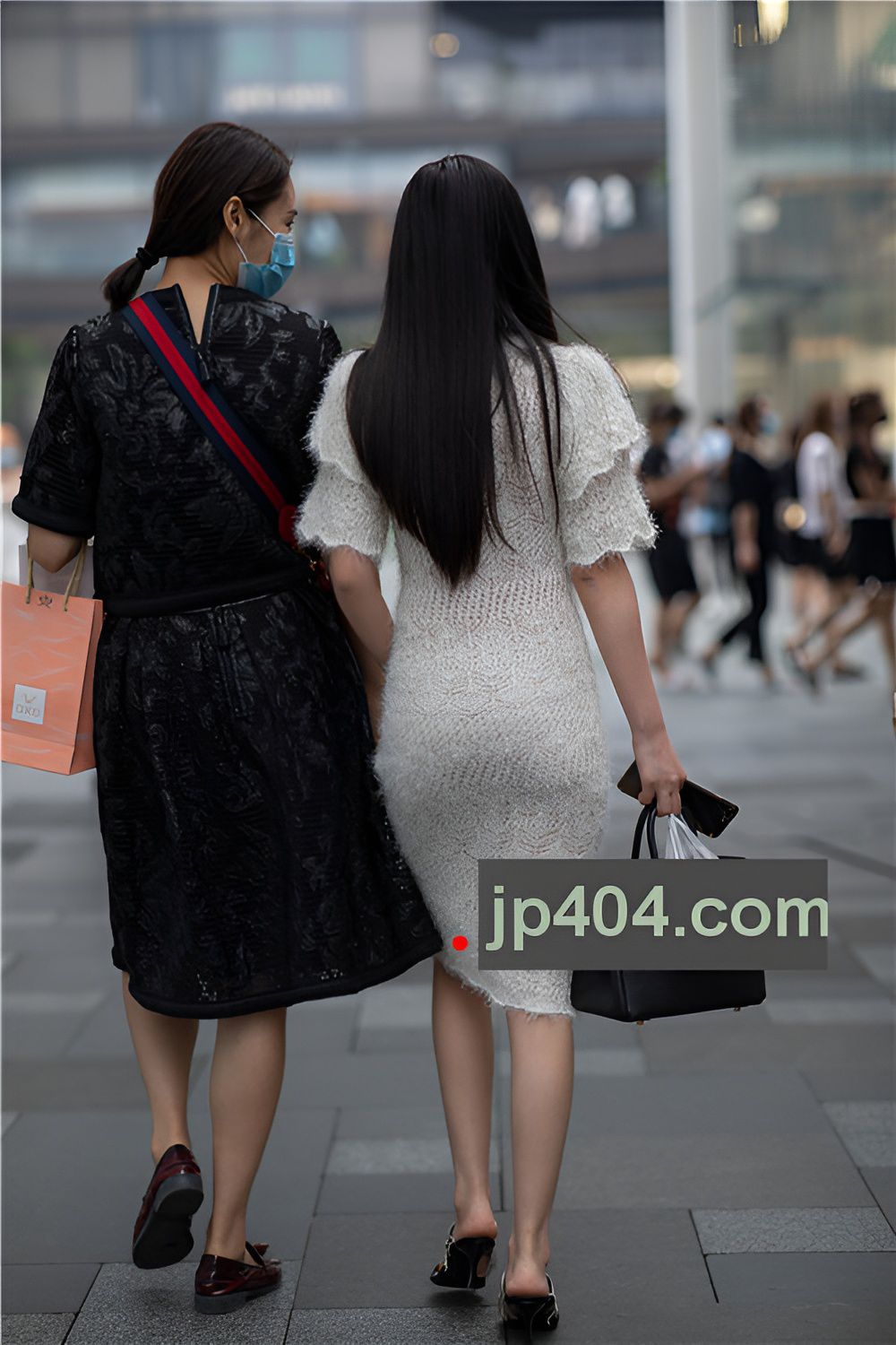 毛茸茸的连体包臀裙妹子(48P)[752M/JPG]