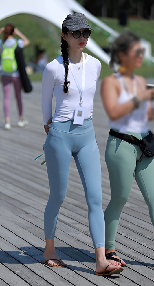 练瑜伽的小姐姐(19P)[161M/JPG]