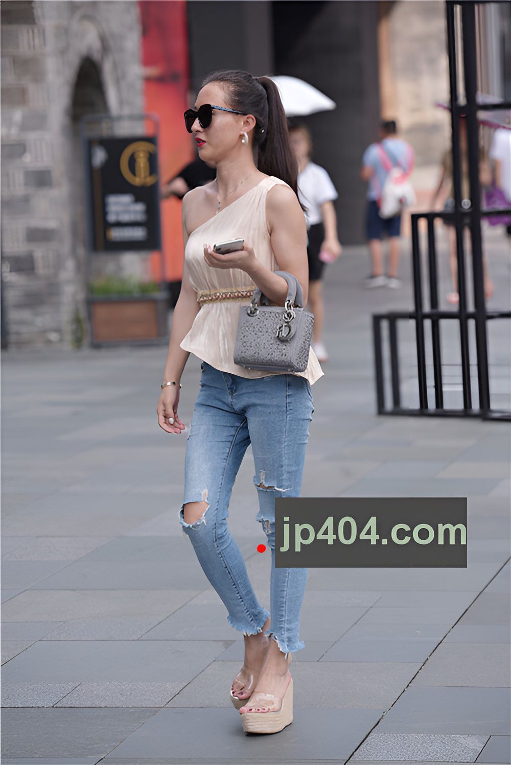 戴墨镜的妹子(36P)[702M/JPG]