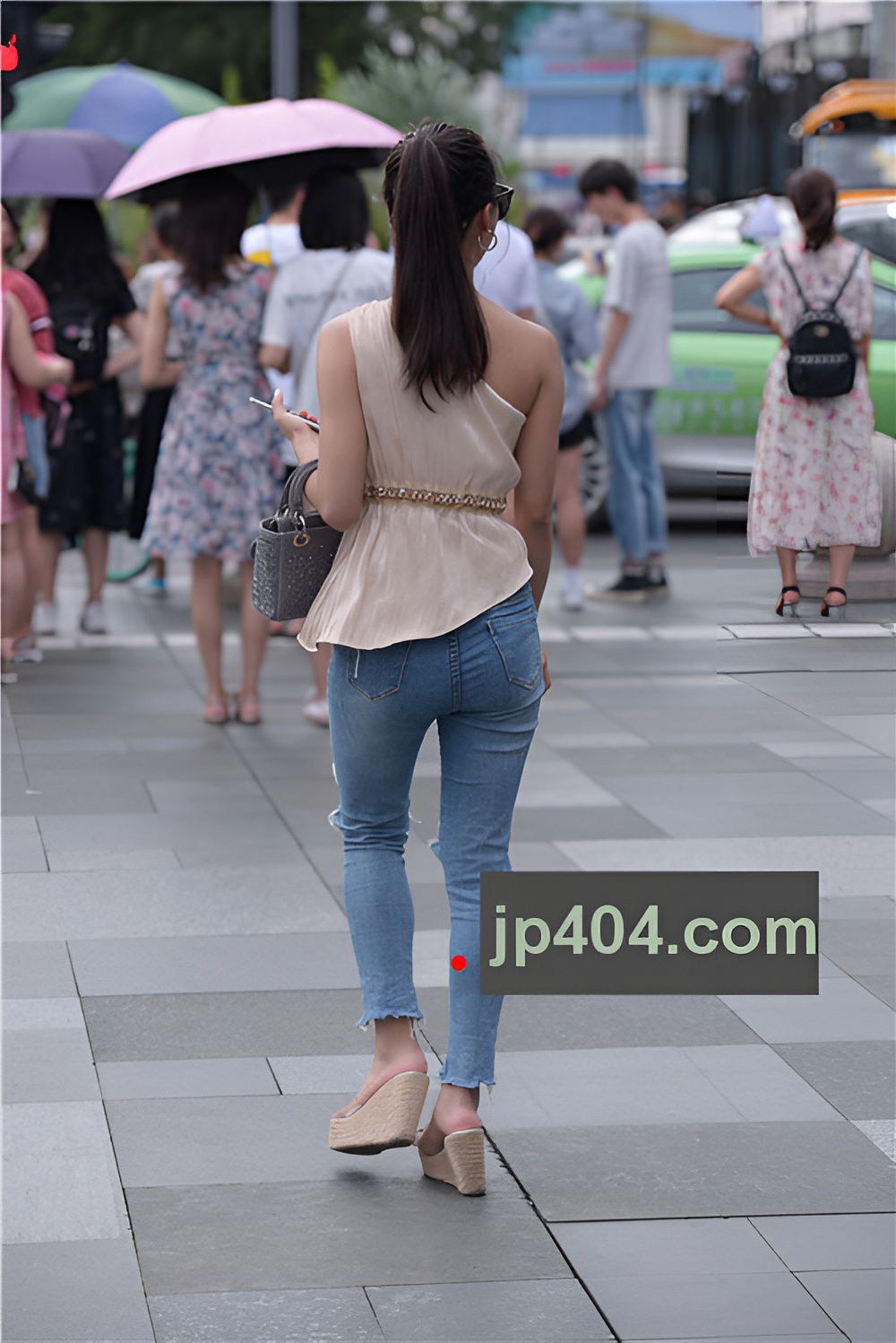 戴墨镜的妹子(36P)[702M/JPG]