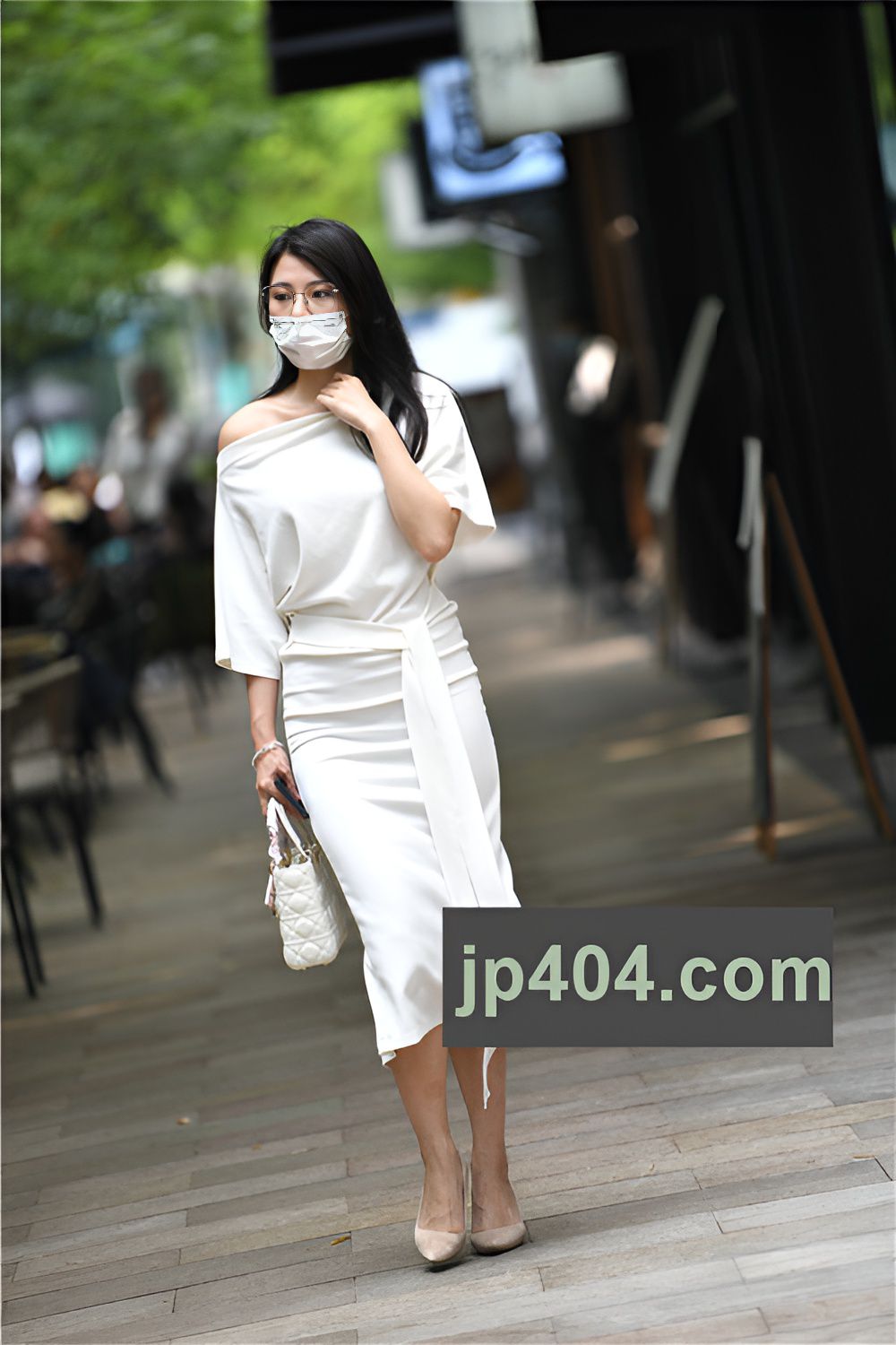 气质的白色包臀裙美女(59P)[1.4G/JPG]