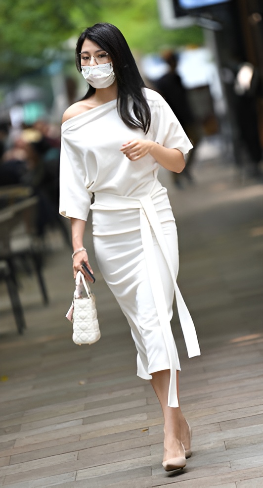 气质的白色包臀裙美女(59P)[1.4G/JPG]