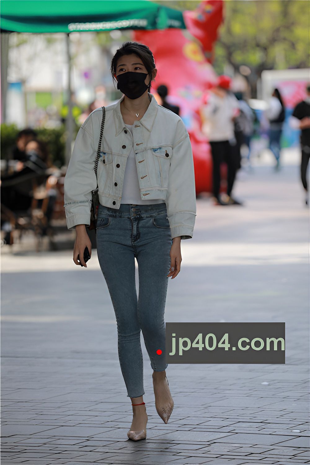 紧身牛仔裤小姐姐(77P)[895M/JPG]