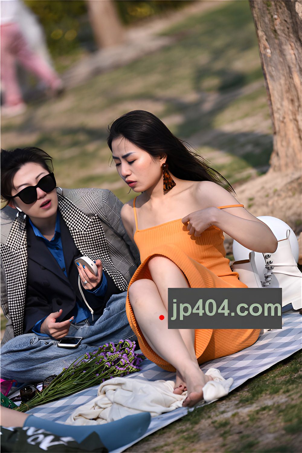 草地上的美女小姐姐(157P)[2.5G/JPG]