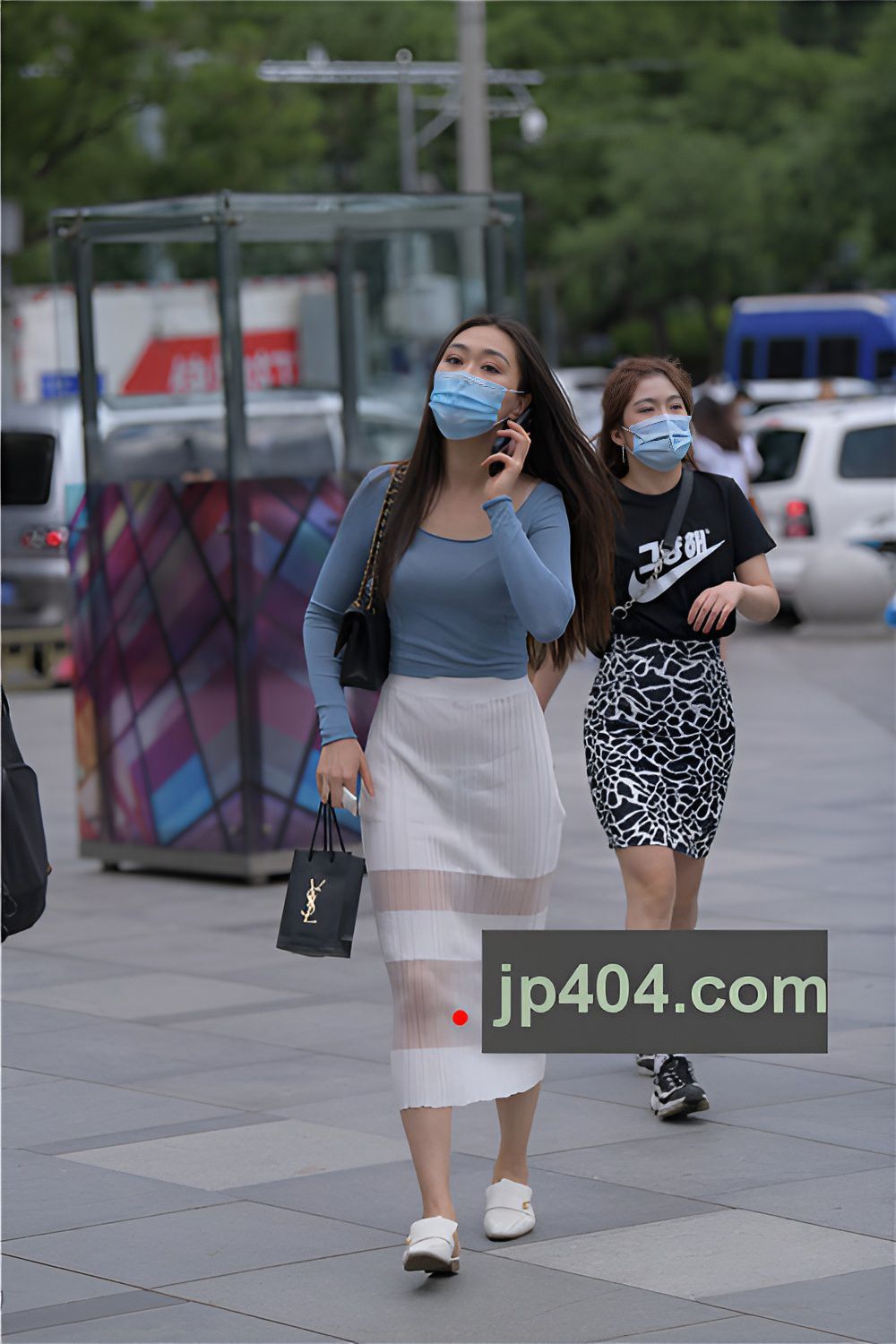 白色包臀长裙美女(34P)[729M/JPG]