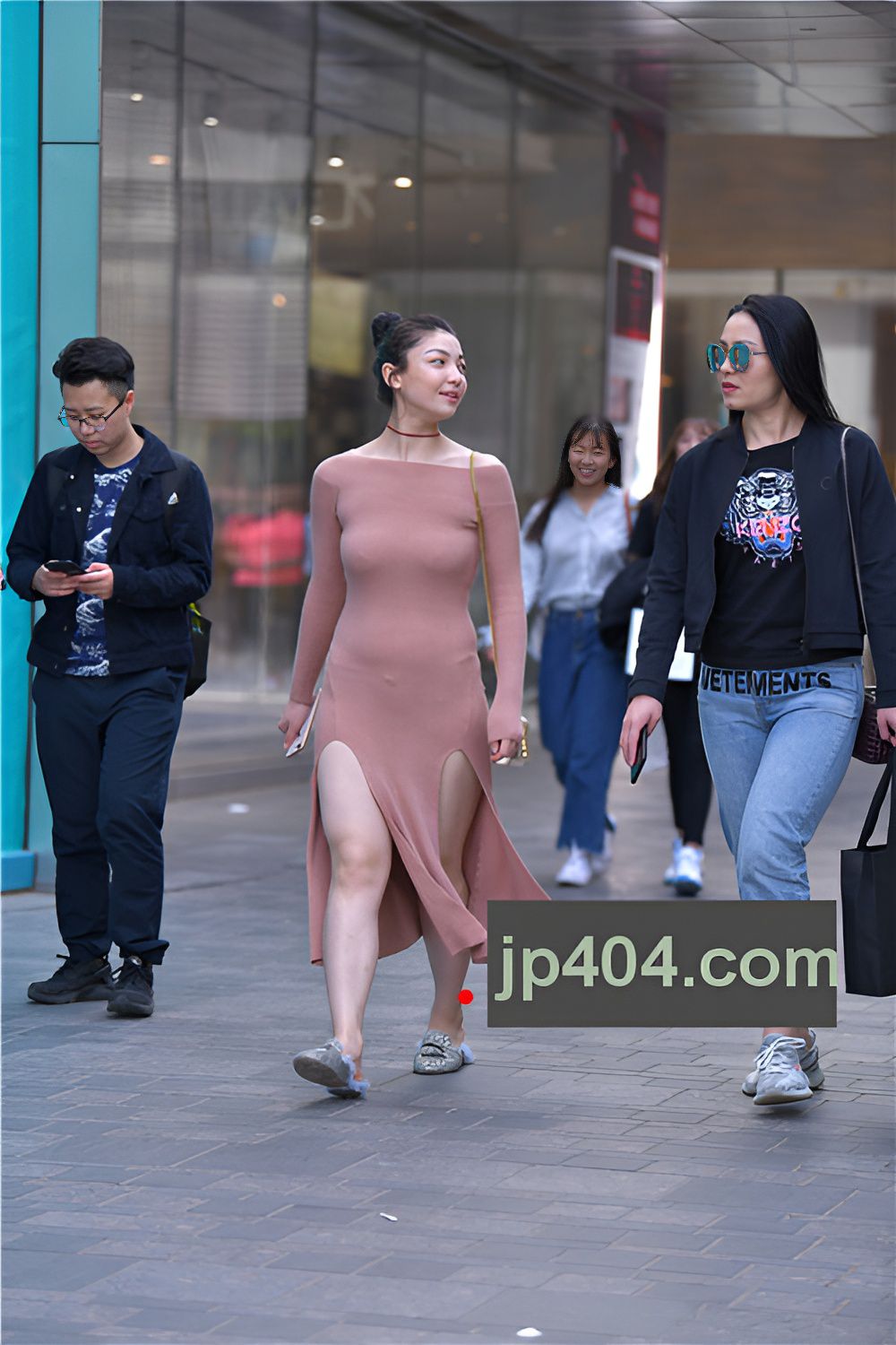 丰腴长裙美女(34P)[856M/JPG]