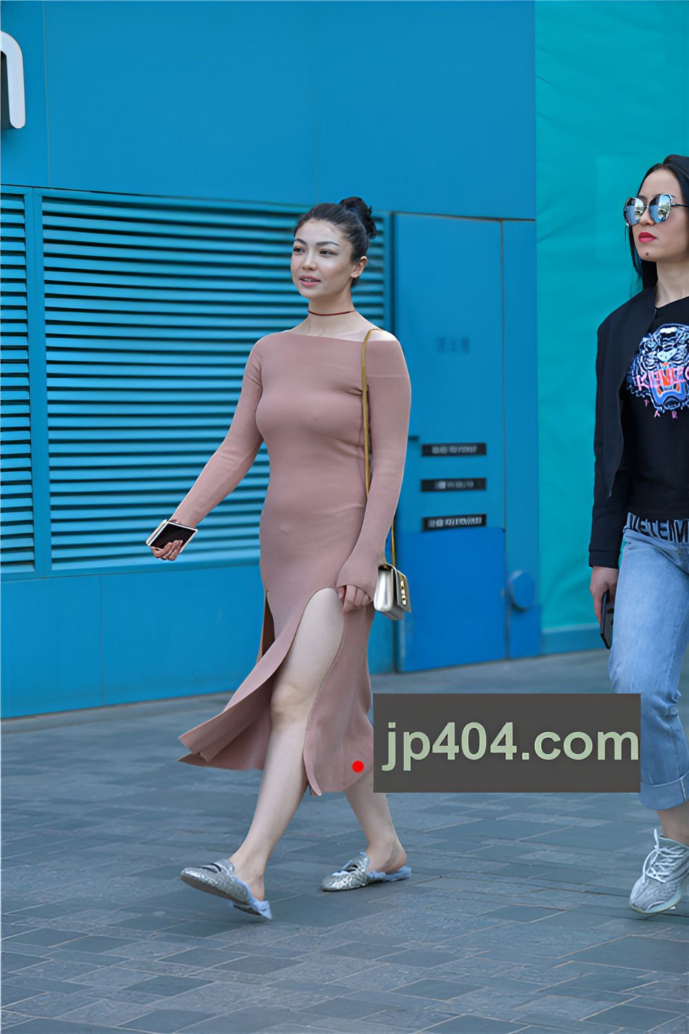 丰腴长裙美女(34P)[856M/JPG]