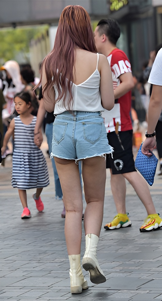 热裤月牙小姐姐(66P)[263M/JPG]