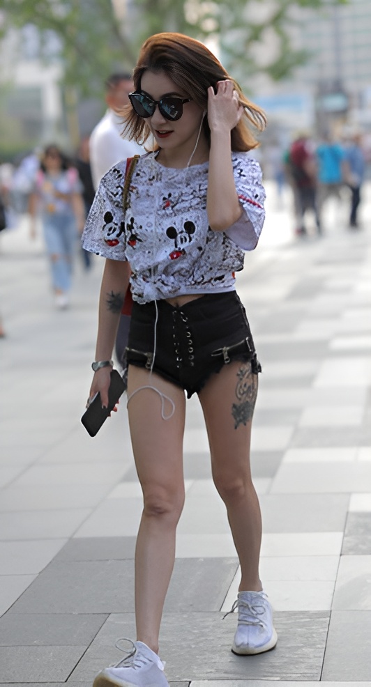 黑色热裤小姐姐(27P)[222M/JPG]