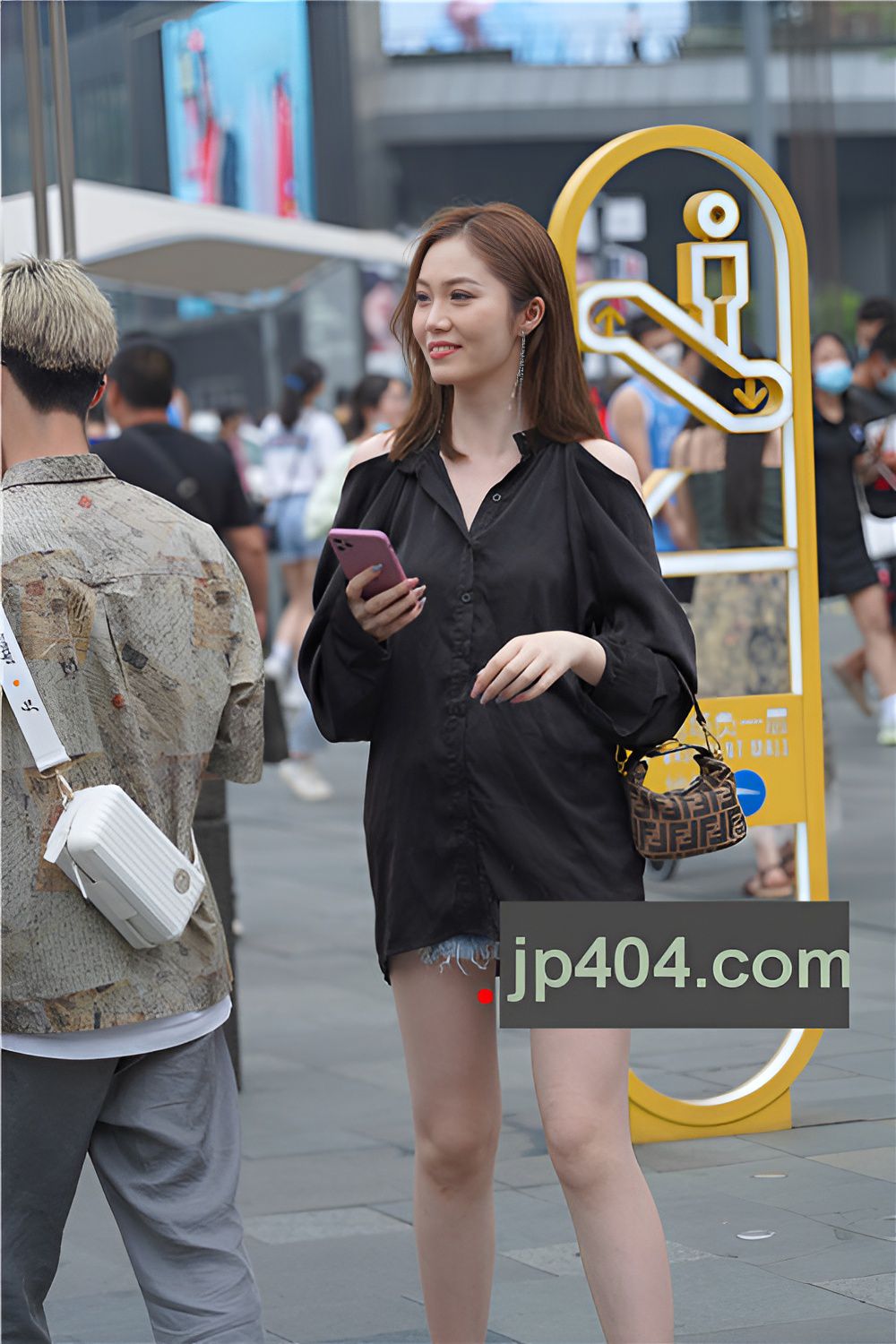 两个漂亮的美女【套图+视频】