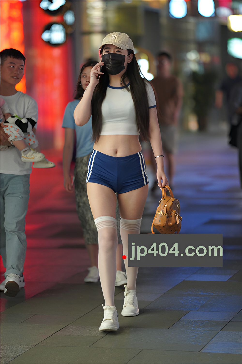 紧身短裤小姐姐(88P)[1.32G/JPG]