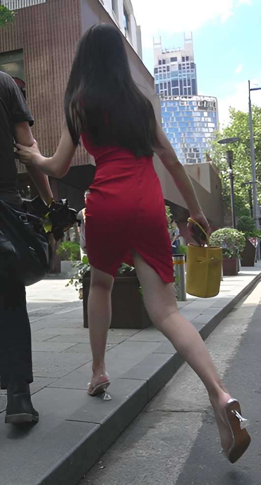 红色连体裙美女[3.17G/MP4]