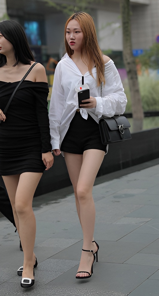 两个漂亮的妹子【套图+视频】