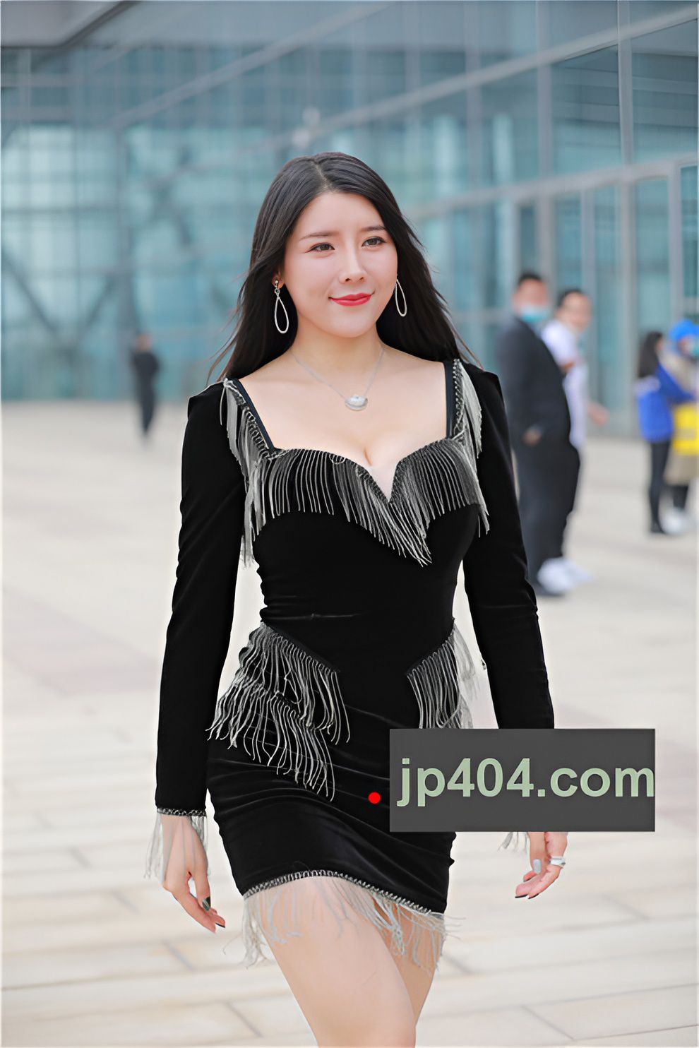 黑色连体裙美女【套图+视频】