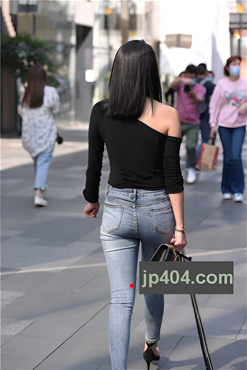 黑衣牛仔裤美女【套图+视频】