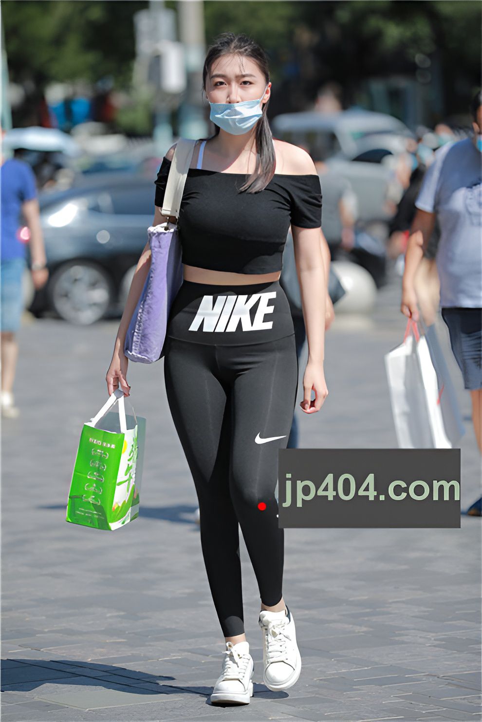 黑色丰腴紧身裤美女【套图+视频】