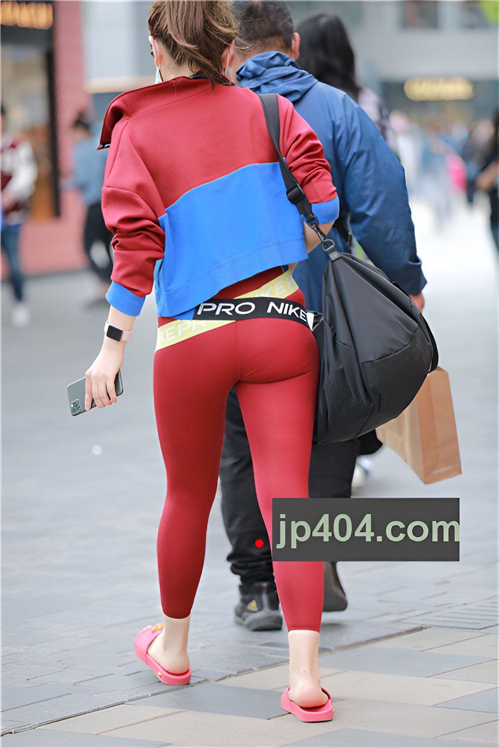 红色瑜伽裤妹子【套图+视频】